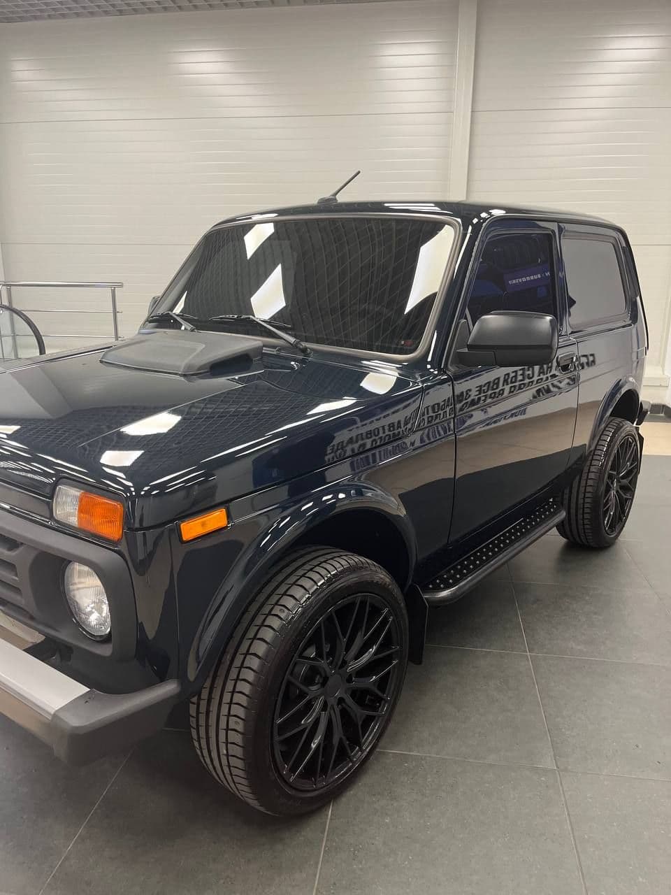 Bratishkin приобретает новый автомобиль Lada Niva